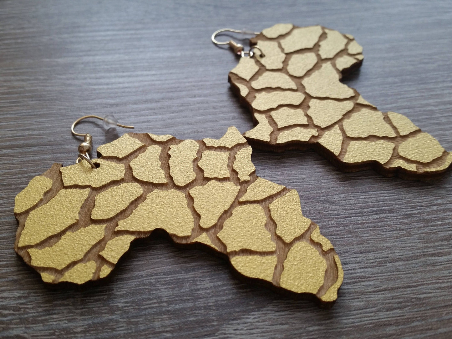 Africa wooden earrings with animal print, African map engraved giraffe pattern gold or silver