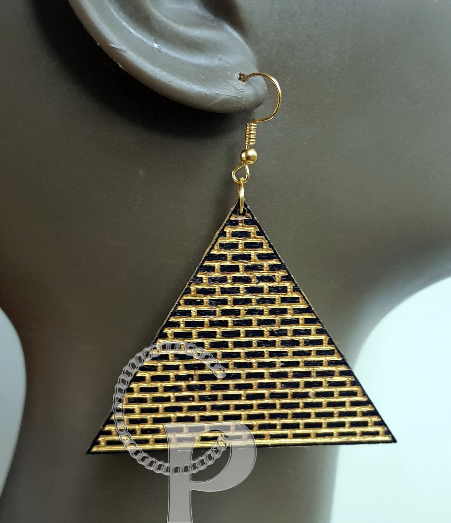 Pyramid shaped wooden engraved earrings black and gold